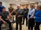 Елена Зеленская навестила украинских военных на реабилитации в Военном госпитале им. королевы Астрид в Брюсселе, июнь 2019 года.