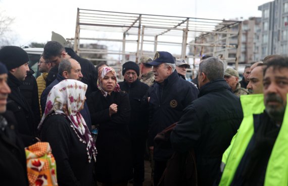 У Туреччині продовжується рятувальна операція після землетрусів