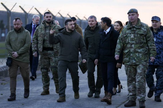 Президент Владимир Зеленский и премьер-министр Великобритании Риши Сунак посетили базу Лалворт-Кэмп