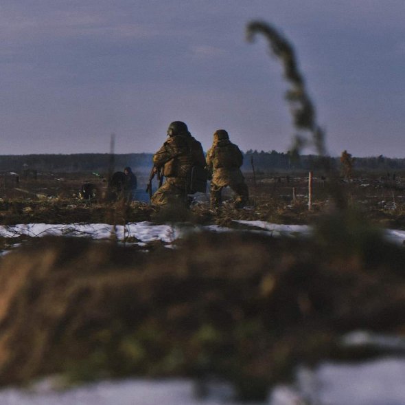 В ніч на 12 січня ЗСУ залишили більшу частину міста. Бої продовжуються в селищах за Соледаром