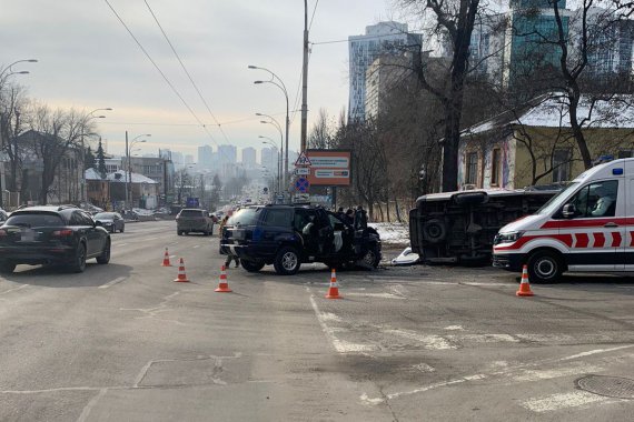 У Києві швидка потрапила в ДТП