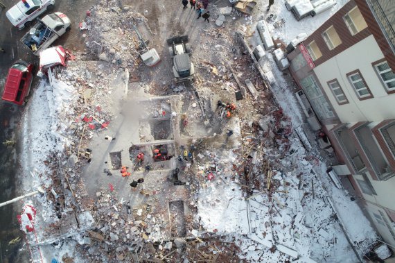 Кількість жертв землетрусу в Туреччині та Сирії різко зросла
