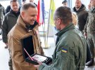 Президент Польщі Анджей Дуда зустрівся з українськими військовими, які навчаються керувати танками Leopard 2.