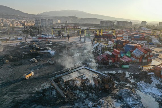 Число погибших и раненых в результате землетрясения растет ежедневно