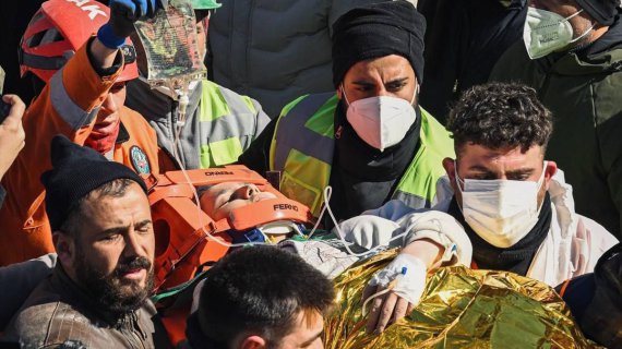 Турецькі ЗМІ вже назвали порятунок дівчини справжнім дивом