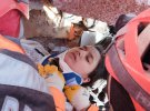 Турецькі ЗМІ вже назвали порятунок дівчини справжнім дивом