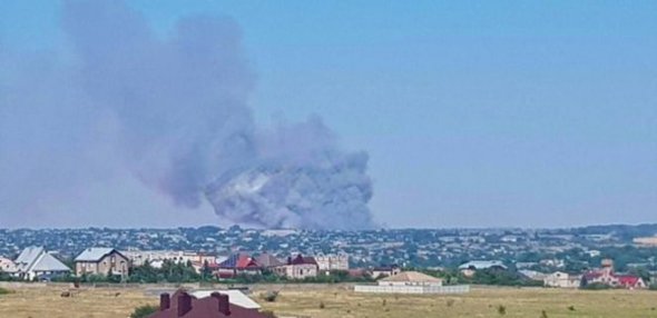 Ось такий дим здіймався над Чорнобаївкою після артобстрілу ЗСУ по позиціях окупантів