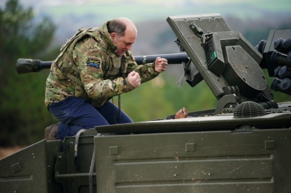 Міністр оборони Великої Британії Бен Воллес відвідав військову базу, де українці проходять підготовку на танках Challenger 2