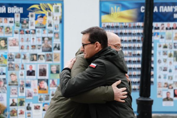 Премьер-министр Польши Матеуш Моравецкий приехал с визитом в Киев в годовщину полномасштабного вторжения России