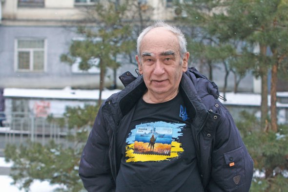 Сергій БОРЩЕВСЬКИЙ, 76 років, дипломат, перекладач. Народився в Києві. Закінчив відділення перекладачів факультету романо-германської філології Національного університету імені Тараса Шевченка. Працював у групі підводної кінозйомки Академії наук, нічним черговим, кочегаром на хлібзаводі. ”Це були нормальні місця роботи в радянські часи для людей, які були поза партією і не хотіли мати з нею нічого спільного”. Під час усеукраїнського референдуму 1991 року – кореспондент іспанського інформаційного агентства Effe. Працював у Міністерстві закордонних справ. Брав участь у переговорах із Росією про повернення мозаїк Михайлівського собору. Відряджений урядом України очолював департамент з гуманітарних питань у виконкомі Співдружності Незалежних Держав. За п’ять років попросив, щоб його відкликали. ”Росія придумала небезпечну угоду з гуманітарного співробітництва. Передбачався спільний освітній та інформаційний простір. Я не хотів, щоб цей зашморг затягувався моїми руками”. До 2007-го – заступник директора першого департаменту Міністерства закордонних справ. Нині експерт Центру з дослідження Росії. Автор книжки ”Рік російської міфології”. Переклав понад 30 п’єс з іспанської, англійської, польської, німецької та російської мов. Лауреат восьми літературних премій, п’ять із них – за перекладацьку роботу. У шлюбі. Дружина Олена Катаєва – перекладачка з польської. Мають двох дорослих доньок і трьох онуків. Живе в Києві