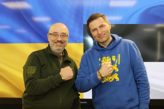 В Україну приїхав міністр оборони Естонії Ханно Певкур.