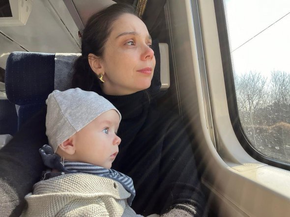 Вероника Вельч с сыном вернулись в Украину