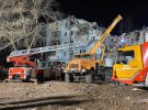 В Запорожье продолжается спасательная операция на месте российского ракетного удара по жилому дому