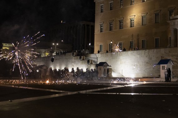 В Афинах и Салониках между силовиками и протестующими произошли столкновения В Греции проходят протесты на фоне железнодорожной катастрофы