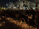 В Греции митингующие зажгли свечи в память о погибших в железнодорожной катастрофе