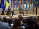 Президент України Володимир Зеленський разом із президенткою Європарламенту Робертою Мецолою поспілкувалися зі студентами закладів вищої освіти на Львівщині