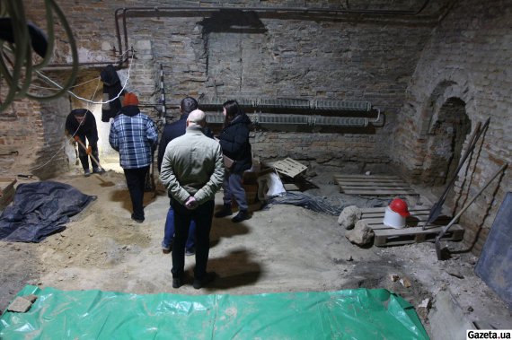 В Киеве во время ремонтно-реставрационных работ археологи нашли три подземных хода, которые раньше не изучались