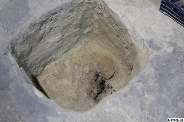 Сейчас ученые выкапывают и исследуют ямы, засыпанные в результате ремонтных и строительных работ в ХІХ-ХХ ст.