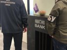 Служба безпеки України викрила посадовців банку "Айбокс банк" на "відмиванні" грошей підпільних онлайн-казино.