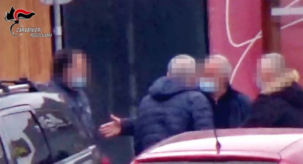 Итальянские полицейские провели задержание 9 марта.