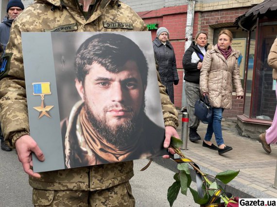 В Михайловском Златоверхом соборе простились с погибшим Героем Украины Дмитрием "Да Винчи" Коцюбайлом.
