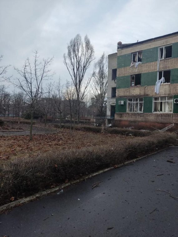 Російські загарбники продовжують тероризувати мирних жителів Донецької області