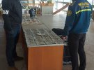 Дельцы в чемоданах пытались завезти в Украину наличные на 37 млн грн