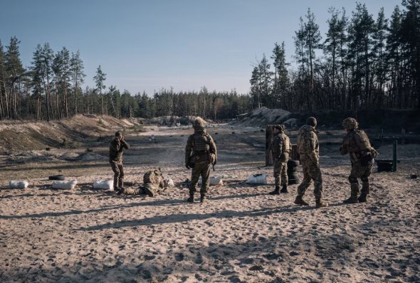 Солдати тренуються на полігоні на сході України, 4 березня 