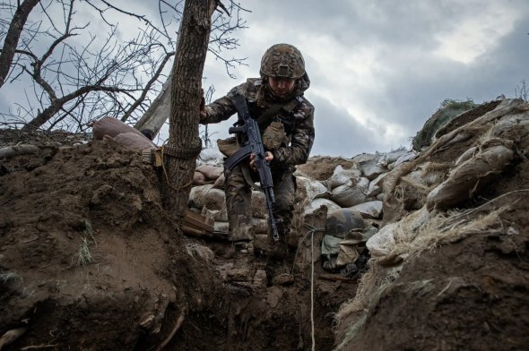 Український солдат у окопі під Торецьком у суботу 