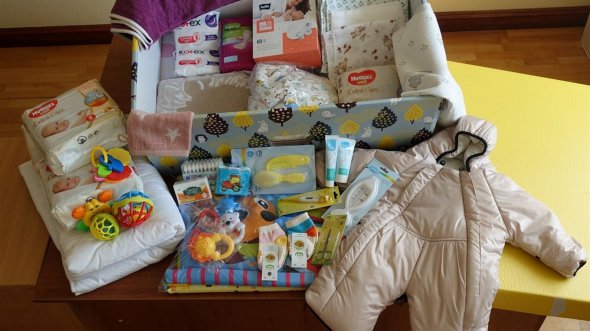 Родин з новонародженими позбавлять підтримки від держави.