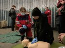 В Киеве на станциях метрополитена провели бесплатные тренинги первой медицинской помощи для всех желающих