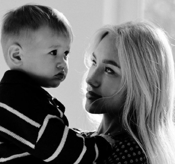 Українська блогерка Даша Квіткова зробила фотосесію із сином