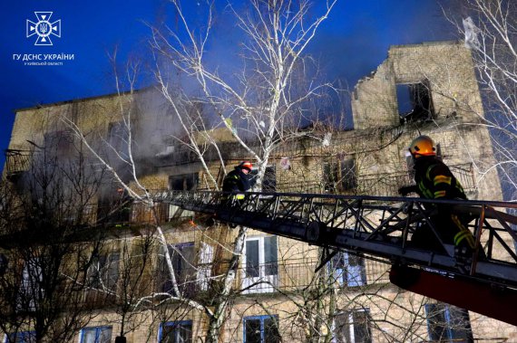 Російський дрон-камікадзе вдарив по гуртожитку у місті Ржищів в ніч на 22 березня