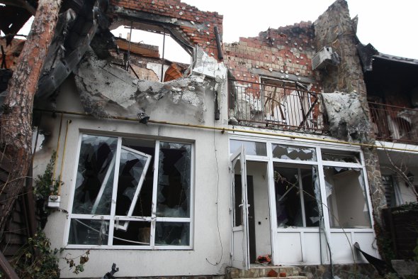 Росіяни обстрілювали й житлові будинки поблизу
