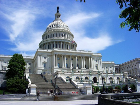 У Конгресі США панувала стійка двопартійна підтримка політики адміністрації Джо Байдена, спрямованої на надання Україні необхідних засобів для протидії агресору. Конгресмени в обох палатах парламенту неодноразово голосували за виділення мільярдів доларів на фінансову та військову допомогу, яка стала одним із ключових факторів розвитку подій на фронтах російсько-української війни