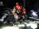 В Святошинском районе Киева упали обломки сбитых дронов и начался пожар в нежилом здании