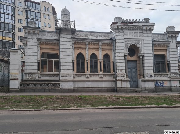 Так называемый дом подрядчика Наума Бахмутского находится на улице Филиппа Орлика, 15