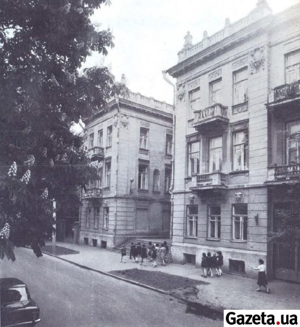 Фото 1978 года. Дворец пионеров, бывшее здание Полтавского музыкального училища Д.В. Ахшарумова (ныне – Дворец детского творчества)