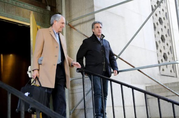 Майкл Коен, праворуч, колишній помічник Трампа, буде вирішальним свідком у справі проти нього 