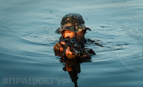 ГУР показало фото розвідника, який виходить з води нібито у Ялті