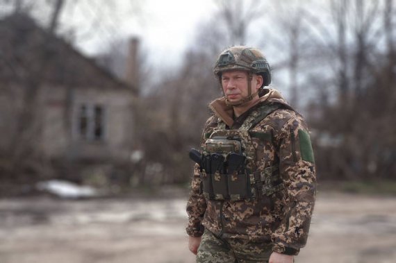 Командующий Сухопутными войсками Вооруженных сил Украины Александр Сырский рассказал об обстановке на фронте
