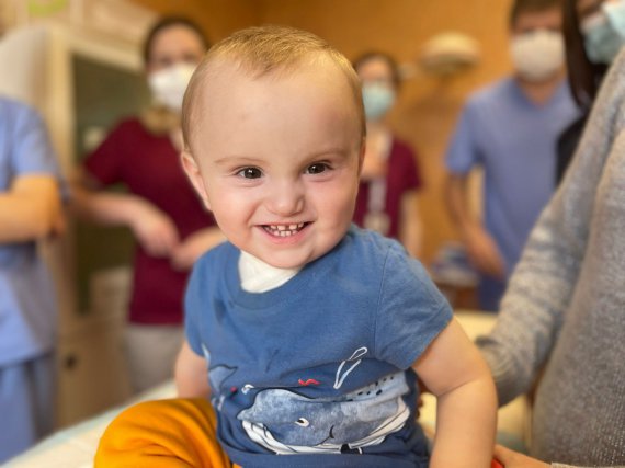Годовалый Андрей стал первым ребенком, которому помогли уникальной операцией по пересадке кожи