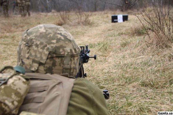 За допомогою "командирського ящика" солдатів вчать правильно прицілюватися