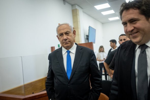 Нетаньяху прибуває на судове засідання в суді Єрусалима, 31 травня 2022 року. У грудні того ж року він втретє став прем'єр-міністром Ізраїлю