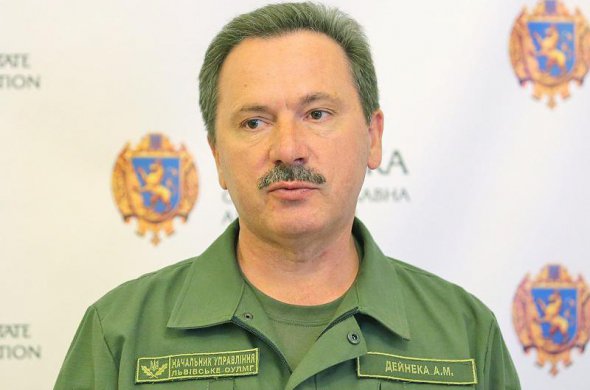 Также за границу с семьей выезжал депутат Львовского облсовета Анатолий Дейнека