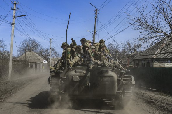  Українські військові біля Бахмута, 10 квітня 