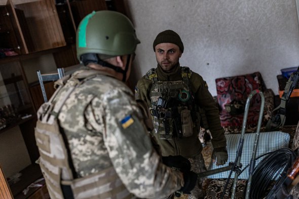 Украинские военные возле Бахмута
