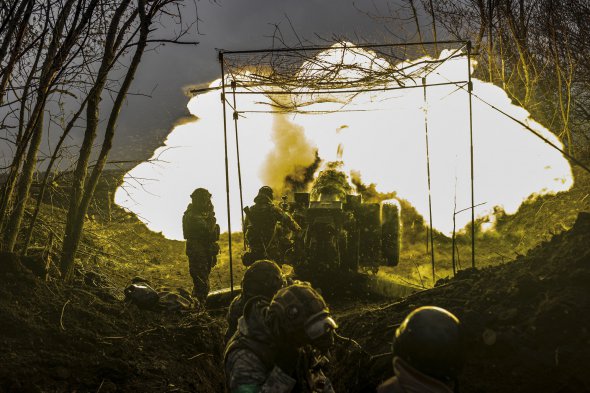 Украинские военные возле Бахмута