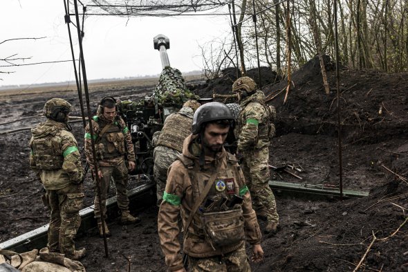 Українські військові біля Бахмута 