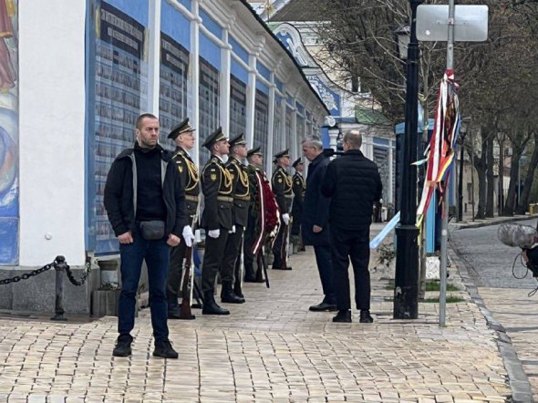 Очільник Альянсу вшанував пам'ять загиблих українських військових 